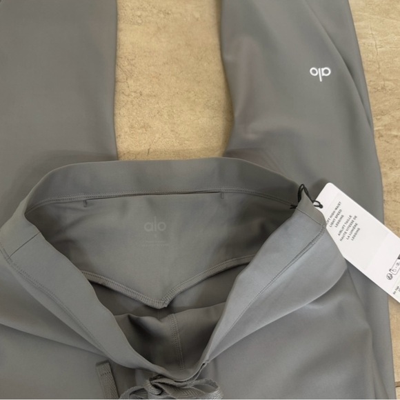 ALO YOGA AIRLIFT HIGH-WAIST LIGHT SPEED LEGGING - Picture 6 of 15